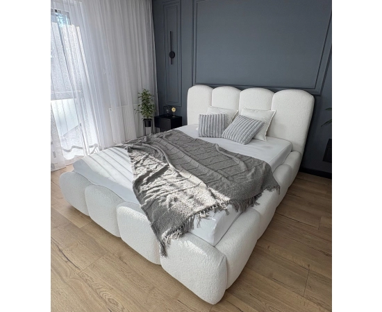 Obłe tapicerowane łóże sypialniane z pojemnikiem 200x200 Fluffy